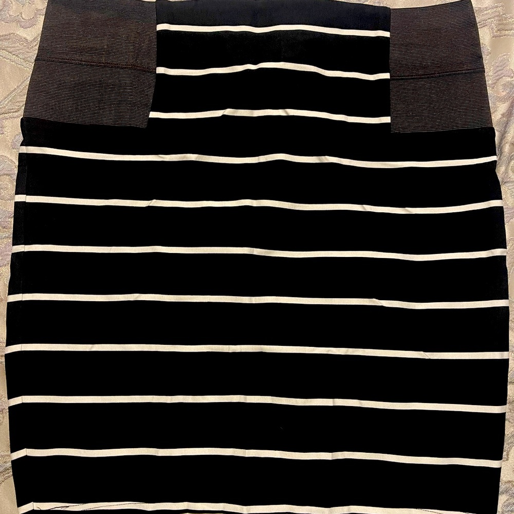 Torrid. NWT Black and White Mini Skirt